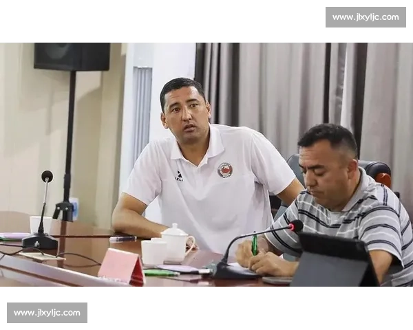 喀什杯青少年足球发展交流会:丝路青训新起点 喀什杯青少年足球发展交流会:丝路青训新起点